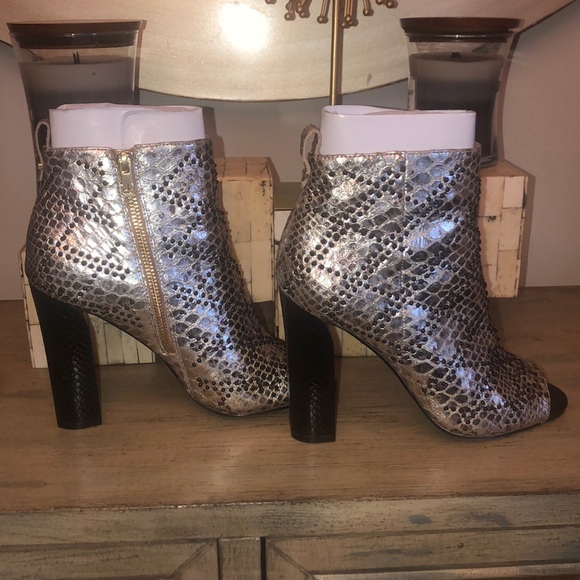💖💖 SOLD💖💖 Calvin Klein metallic gold booties - Picture 9 of 10